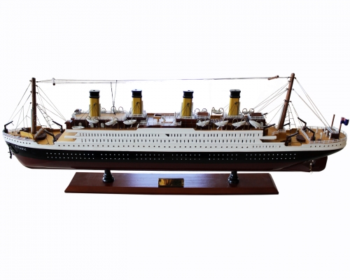 Efsane Transatlantik Titanik'in maketi Bek Tobacco'da...