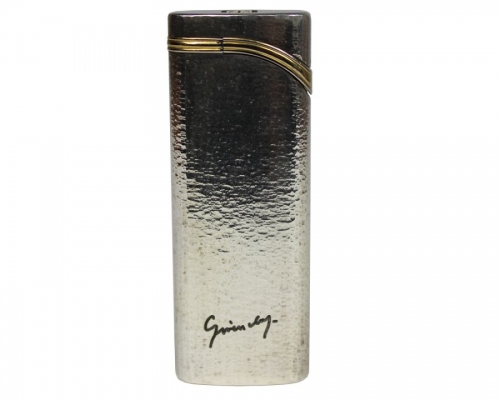 Givenchy'nin imzasını taşıyan, gerçek bir prestij ürünü. Hubert de Givenchy imzalı çakmak...